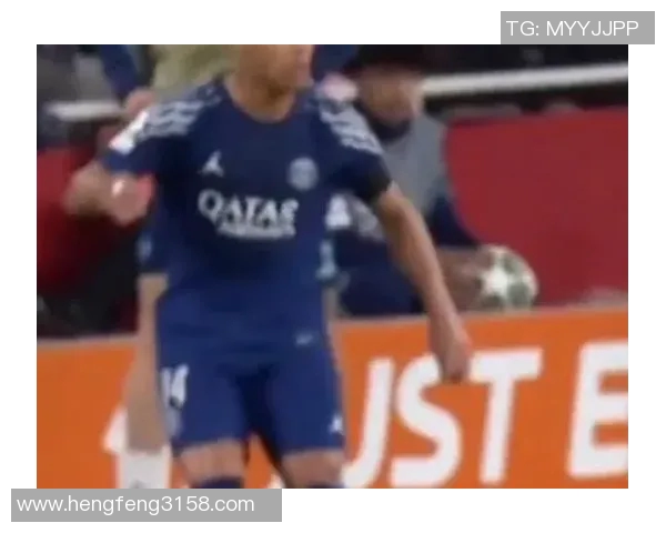 足球明星小狐狸的精彩瞬间与迷人风采尽在这里，快来欣赏他的独特魅力与精彩表现